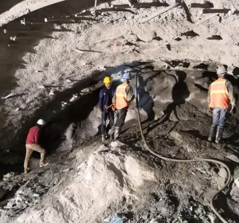 石楼拱顶带模注浆料的施工流程及注意事项